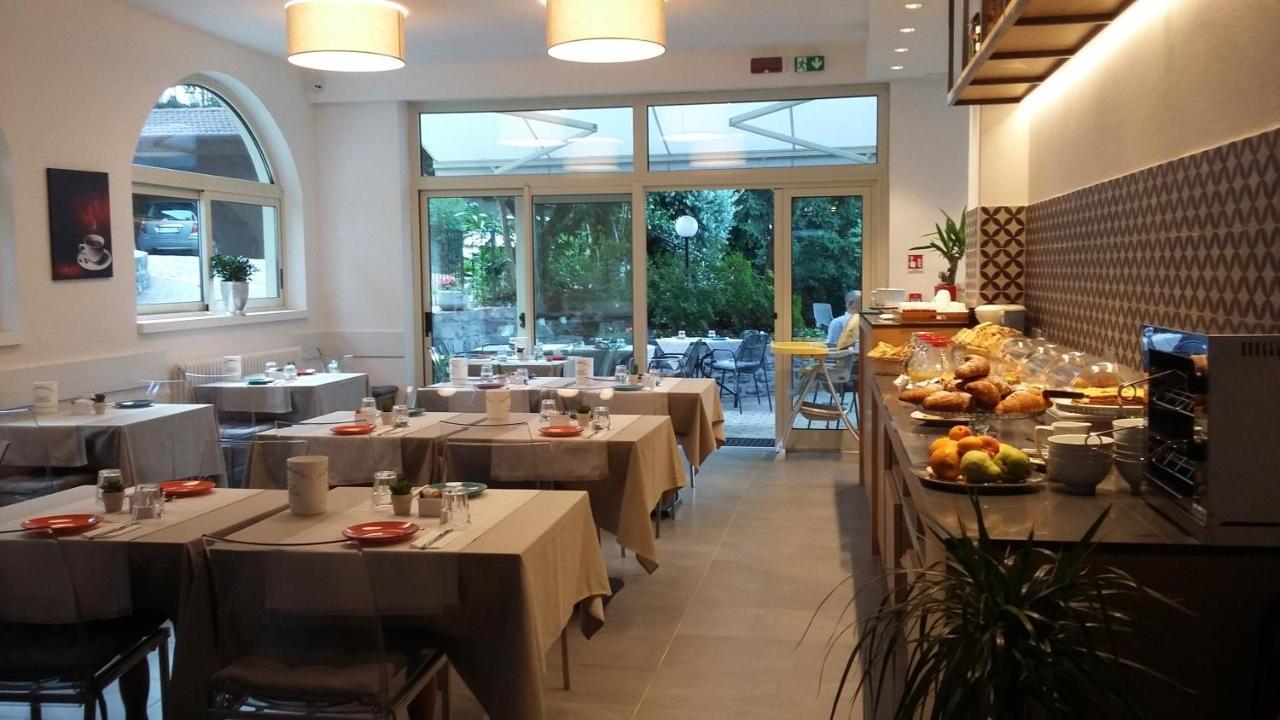 Hotel Quarcino Como Bagian luar foto
