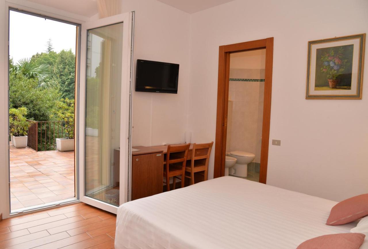 Hotel Quarcino Como Bagian luar foto