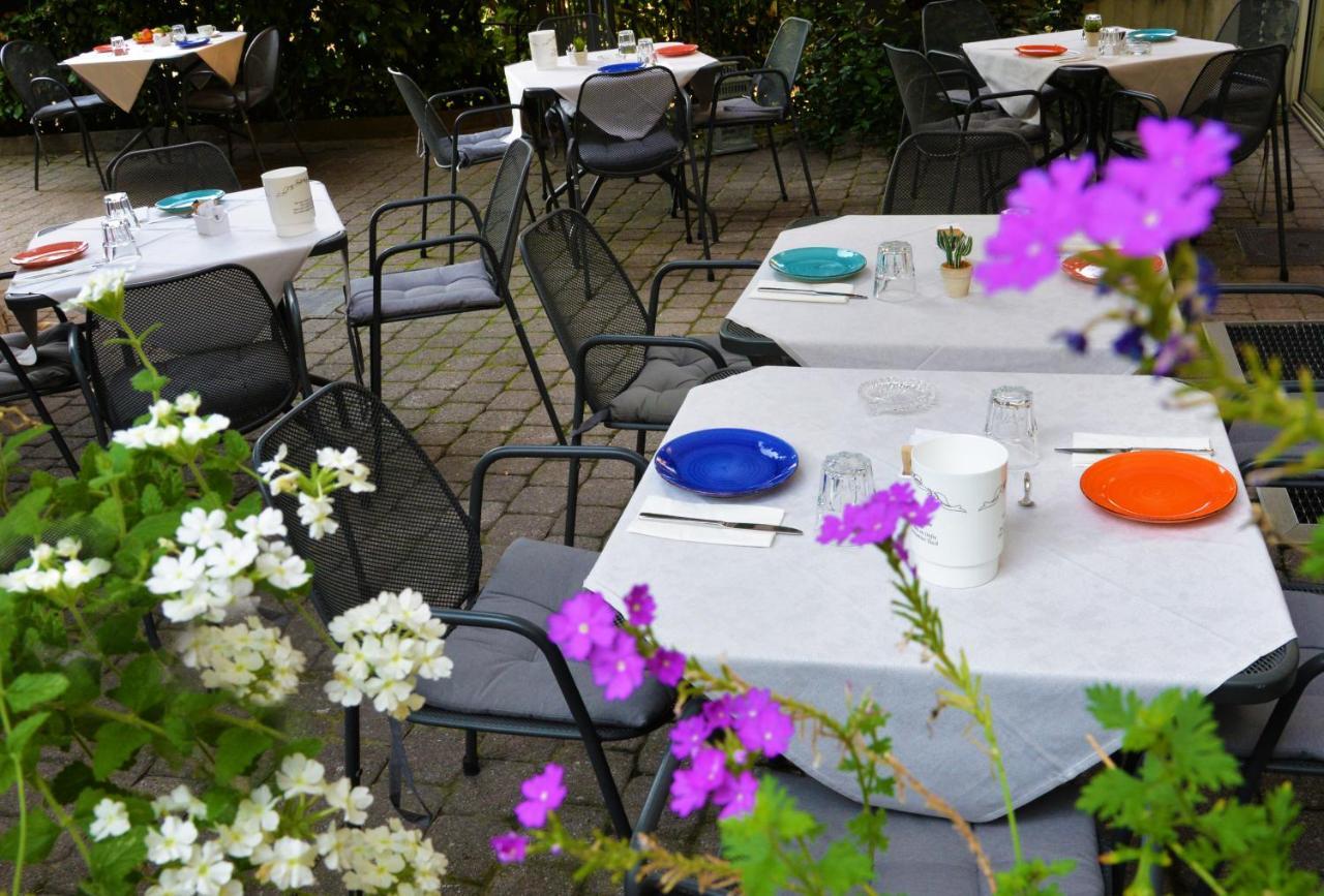 Hotel Quarcino Como Bagian luar foto