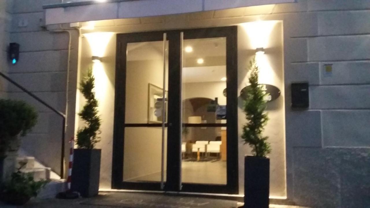 Hotel Quarcino Como Bagian luar foto