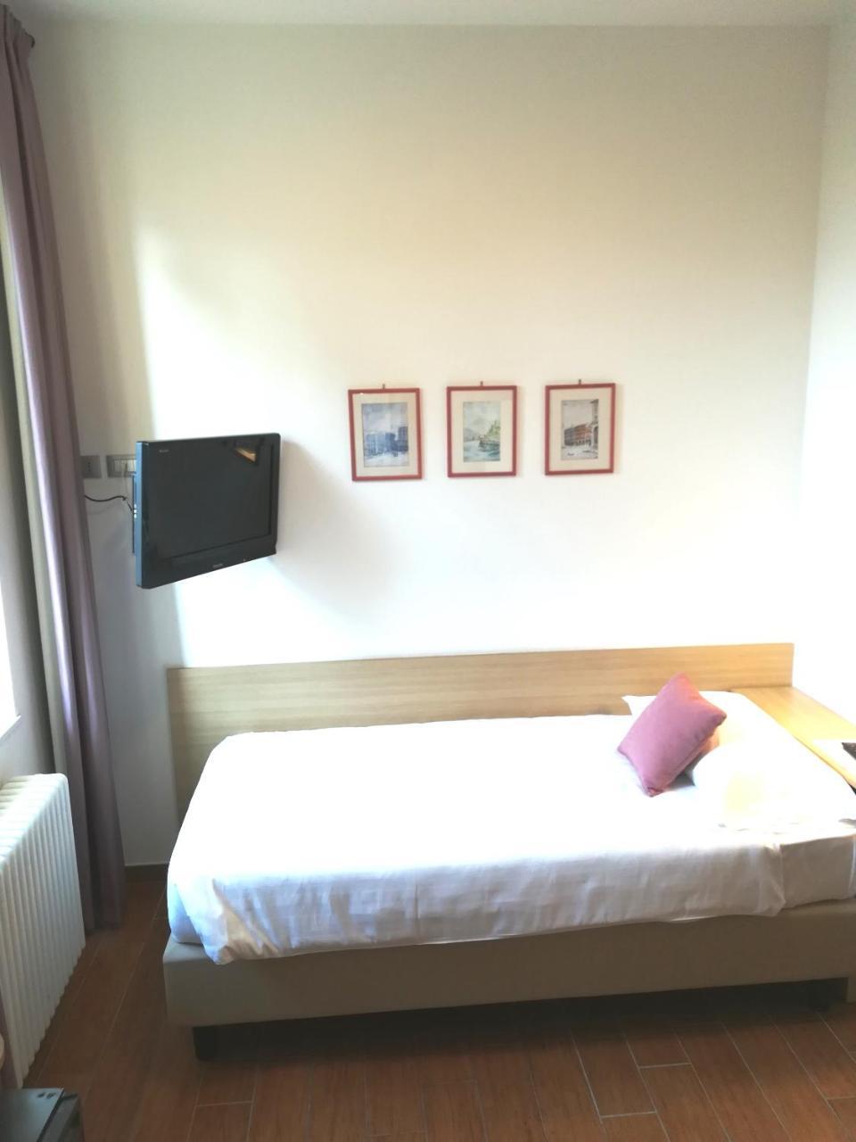 Hotel Quarcino Como Bagian luar foto