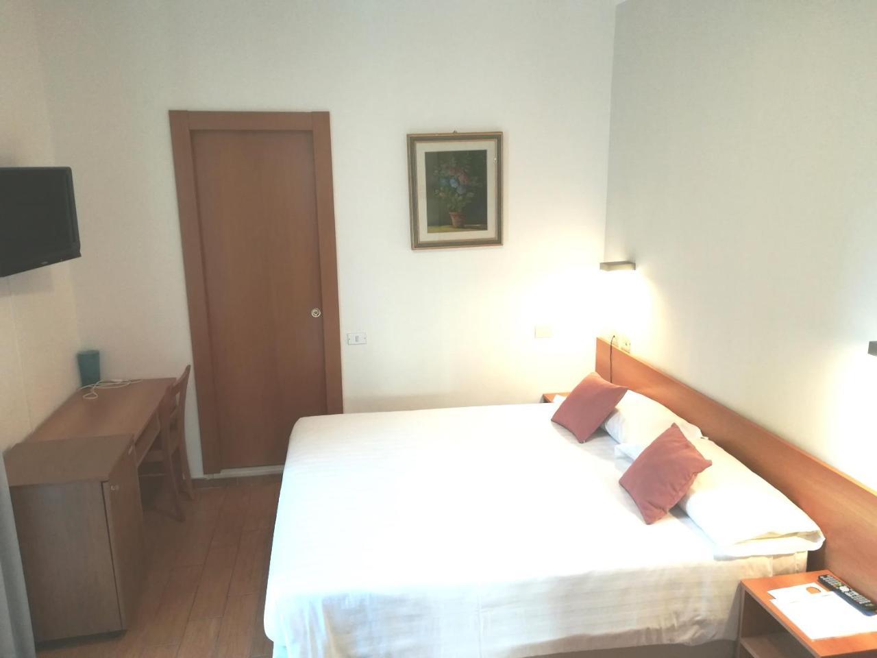 Hotel Quarcino Como Bagian luar foto