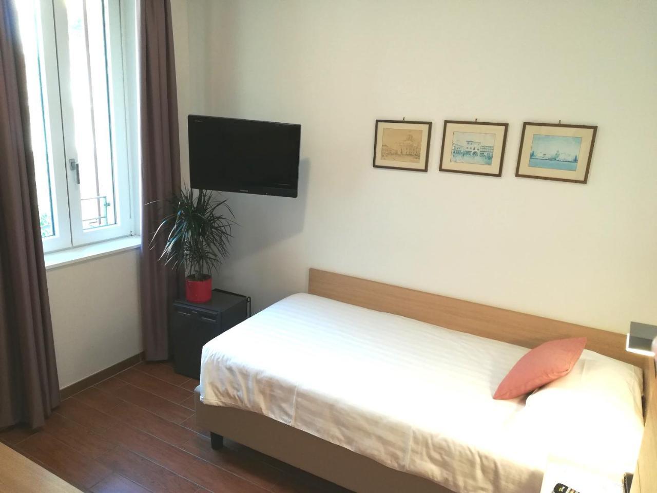 Hotel Quarcino Como Bagian luar foto