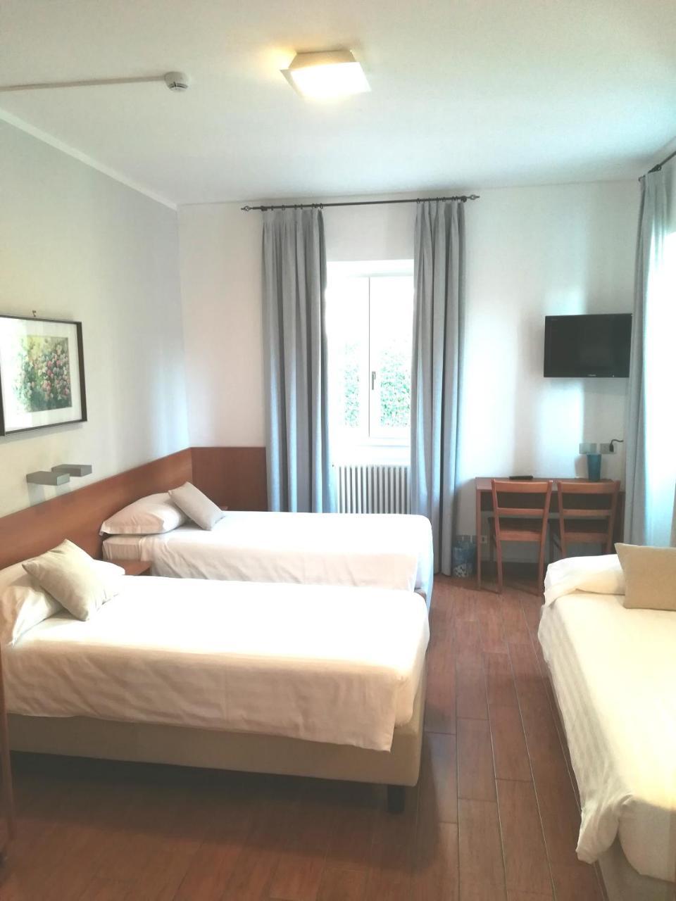 Hotel Quarcino Como Bagian luar foto