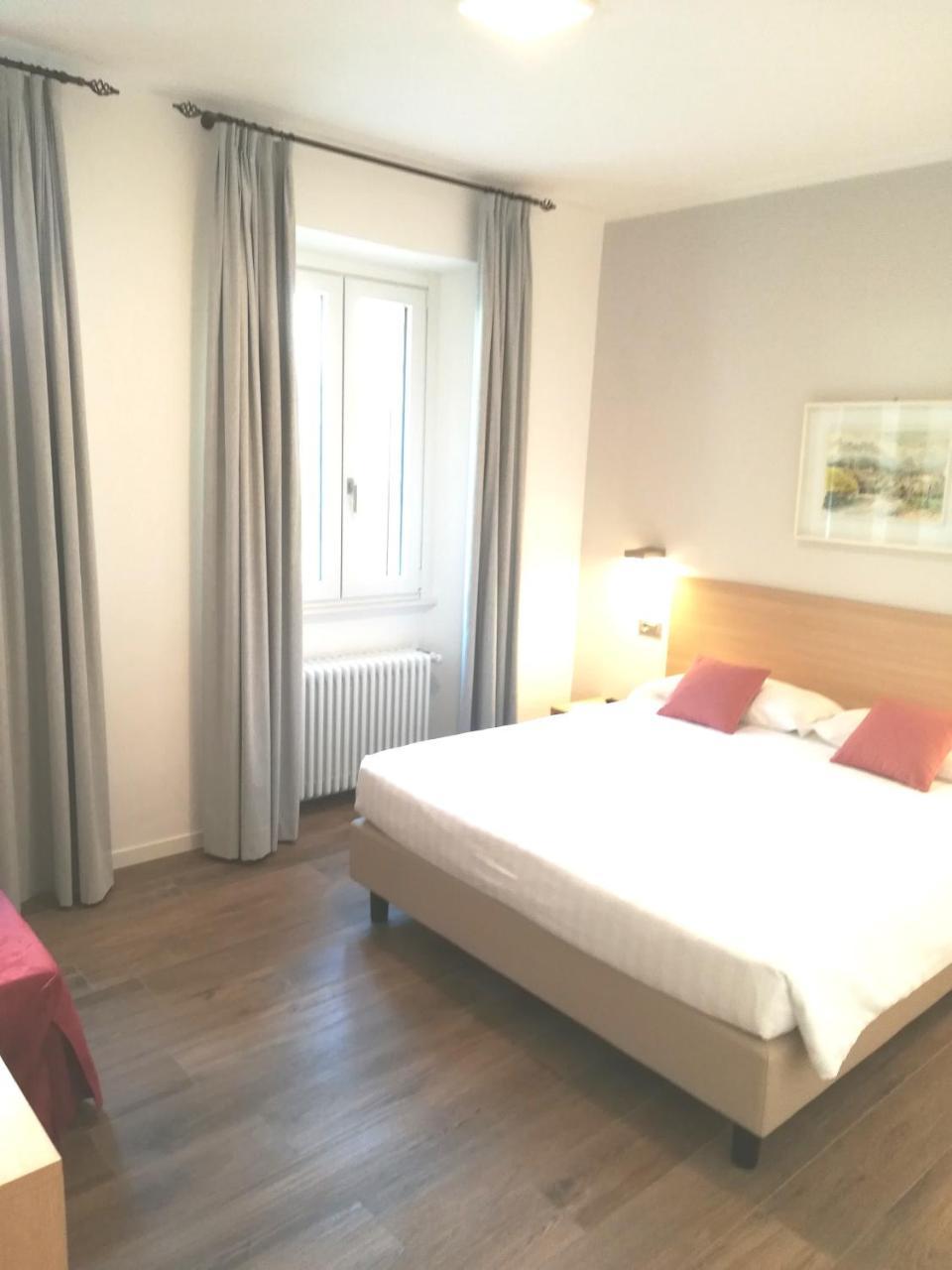Hotel Quarcino Como Bagian luar foto