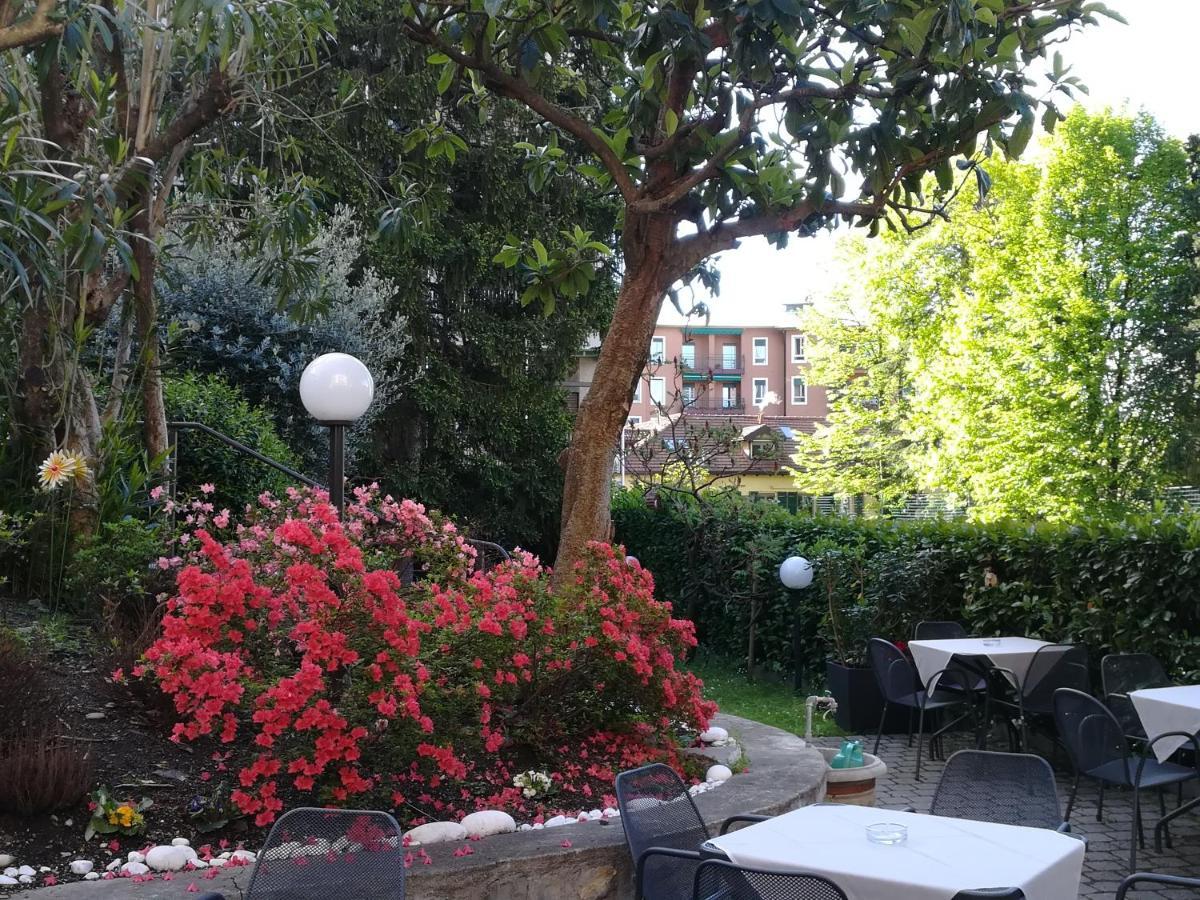Hotel Quarcino Como Bagian luar foto